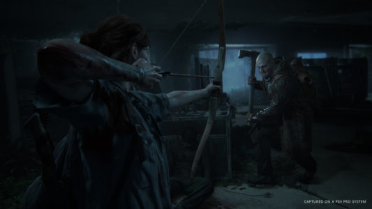 The Last of Us Part II Elie vise un ennemi avec son arc bandé