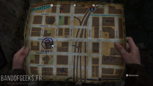 The Last of Us Part II Ellie tient une carte de Seattle