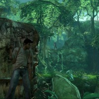 Uncharted Nathan Drake se cache derrière un rocher en pleine jungle