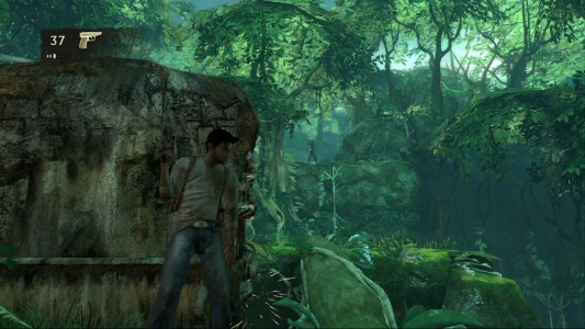 Uncharted Nathan Drake se cache derrière un rocher en pleine jungle