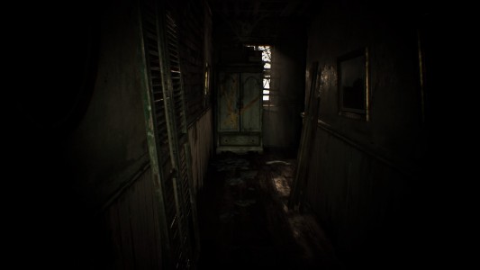 Resident Evil 7 - Beginning Hour﻿ couloir avec placard scellé par une chaîne