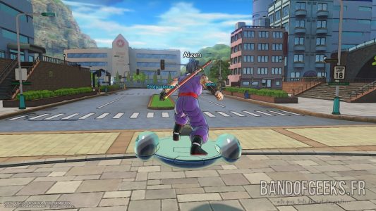 Dragon Ball Xenoverse 2 Aizen le Saiyen est sur son véhicule dans Conton City