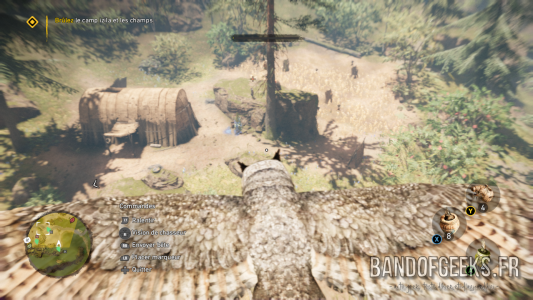 Far Cry Primal chouette de Takkar survole un village Izila