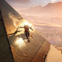 Assassin's Creed Origins Bayek escalade une pyramide