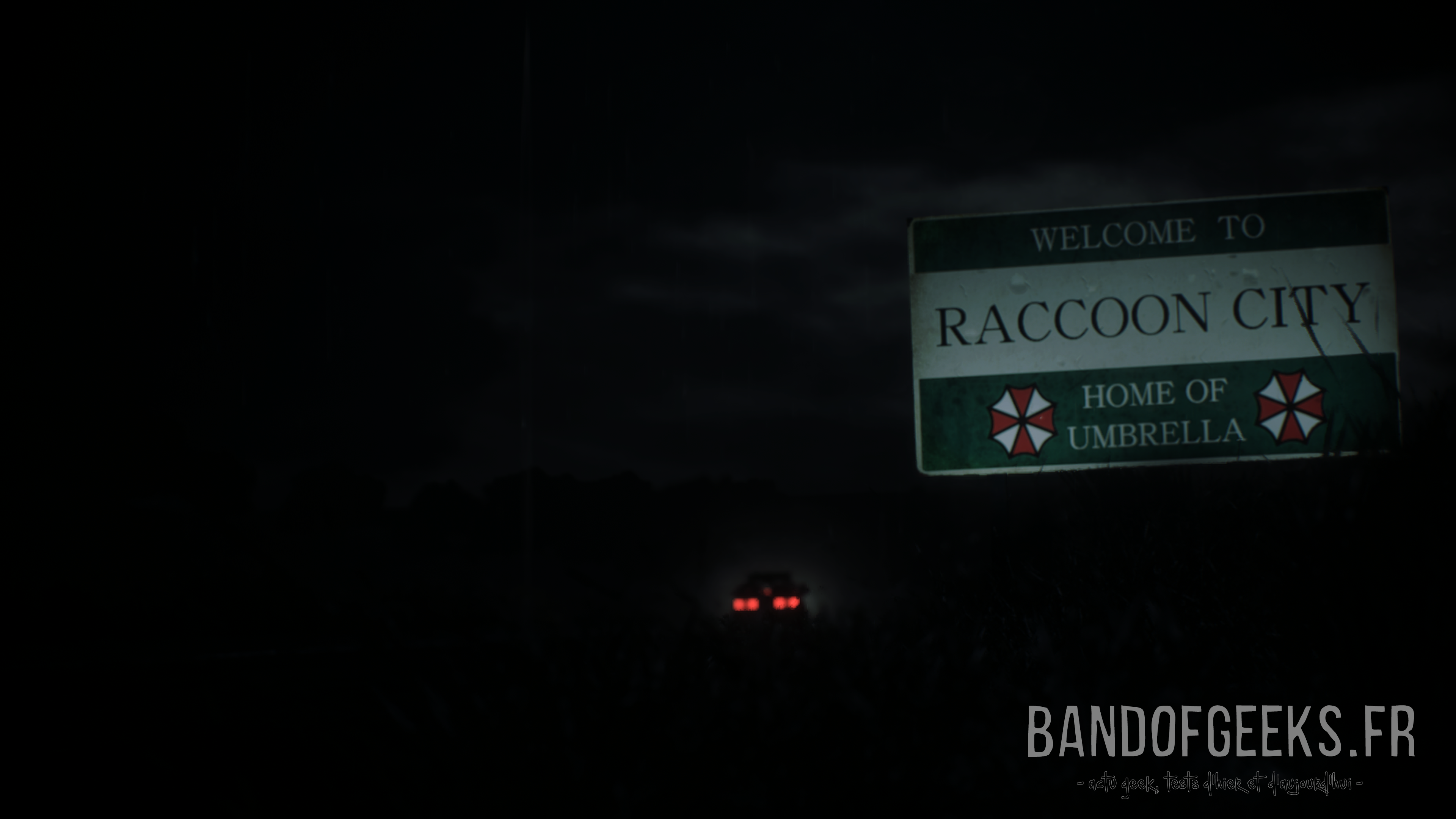 Resident Evil 2 voiture qui passe le panneau de Raccoon City